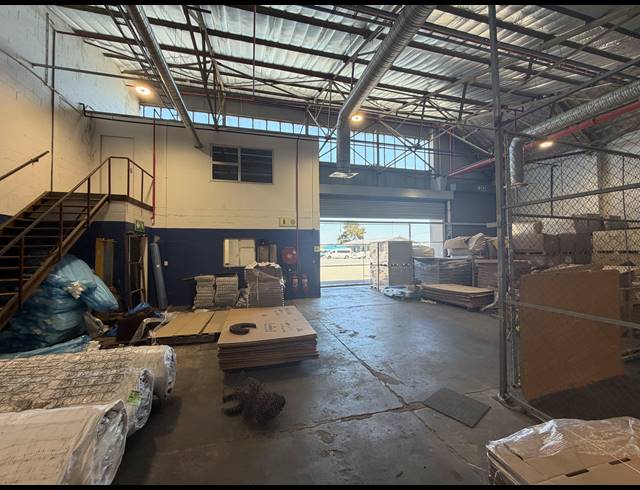999M² WAREHOUSE TO LET IN BLACKHEATH INDUSTRIAL